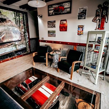 Jantarvia Car Museum , Pasja I Wypoczynek Noclegi Z Klimatem Eksteriør billede