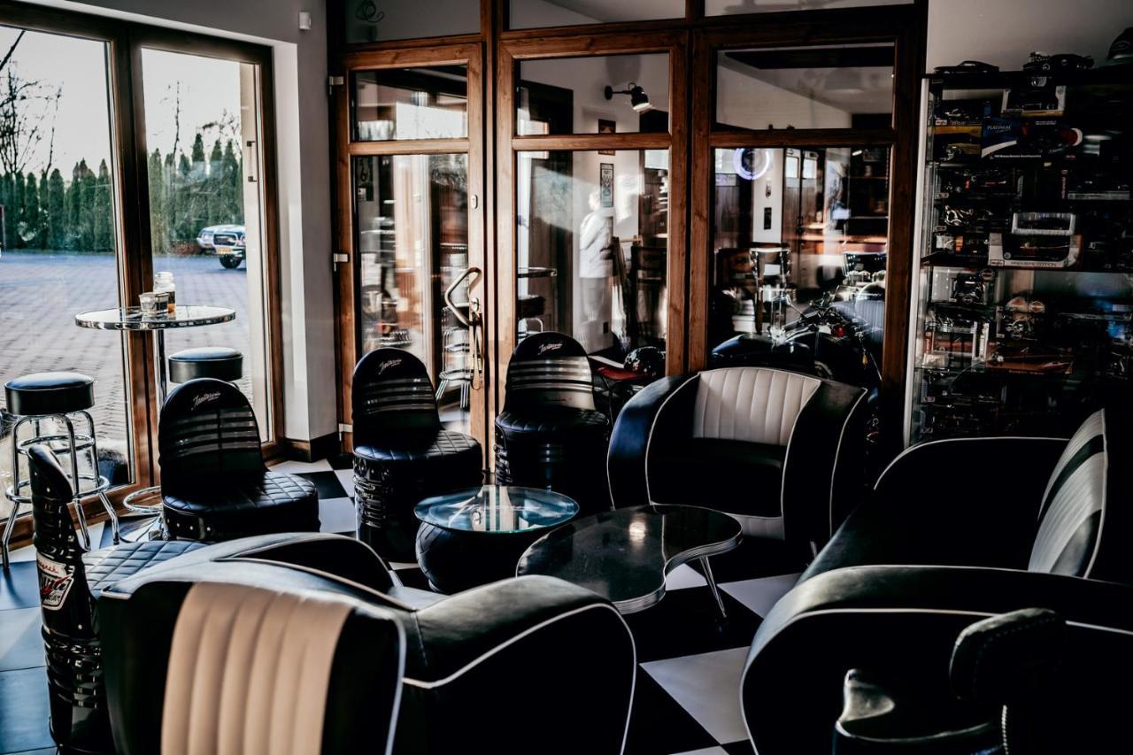 Jantarvia Car Museum , Pasja I Wypoczynek Noclegi Z Klimatem Eksteriør billede
